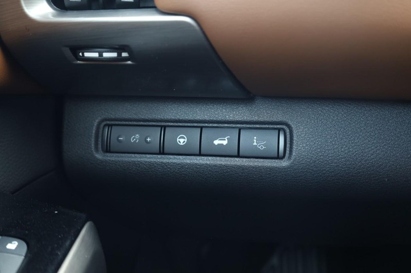 Nissan Pathfinder Vehicle Image 17