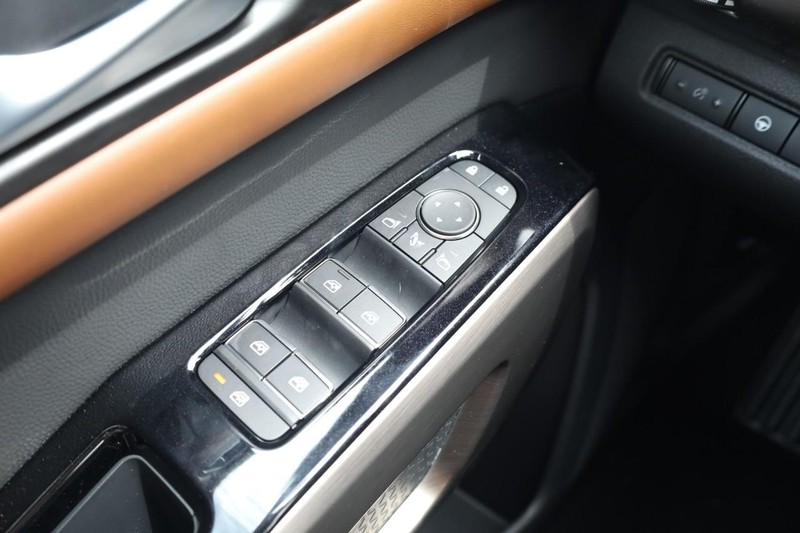 Nissan Pathfinder Vehicle Image 18