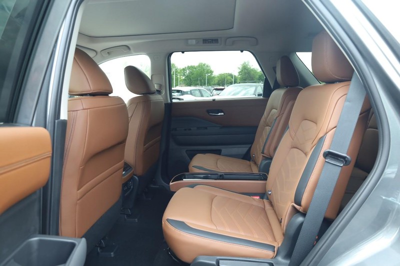 Nissan Pathfinder Vehicle Image 22