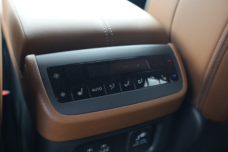 Nissan Pathfinder Vehicle Image 23