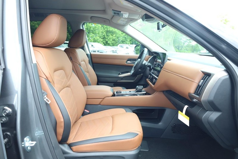 Nissan Pathfinder Vehicle Image 28