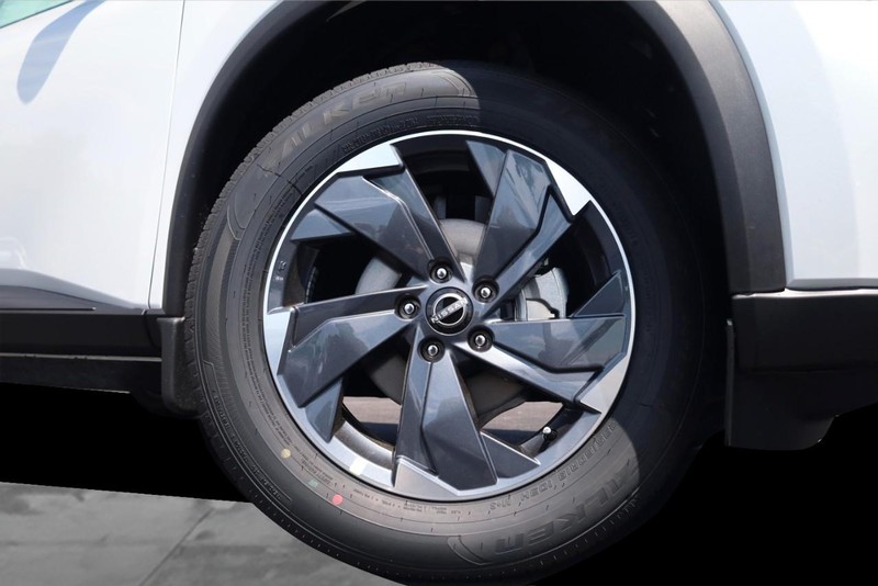 Nissan Rogue Vehicle Image 04