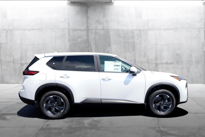 Nissan Rogue Vehicle Image 05