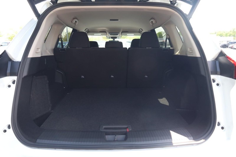 Nissan Rogue Vehicle Image 07