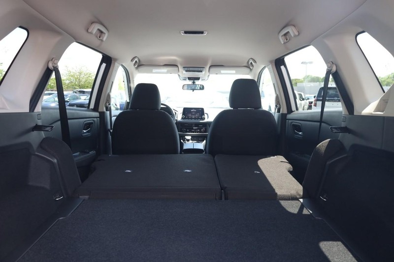 Nissan Rogue Vehicle Image 08