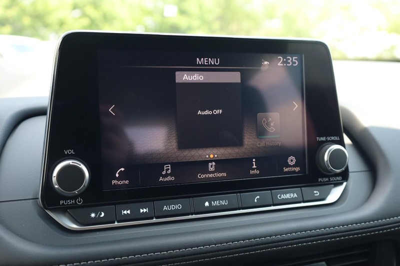 Nissan Rogue Vehicle Image 11