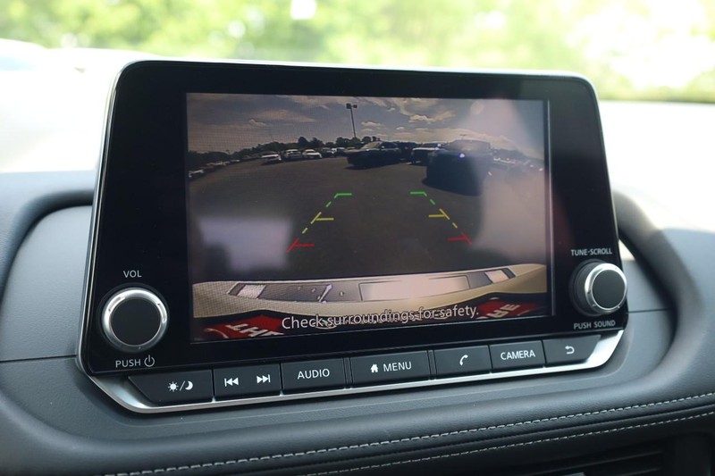 Nissan Rogue Vehicle Image 13