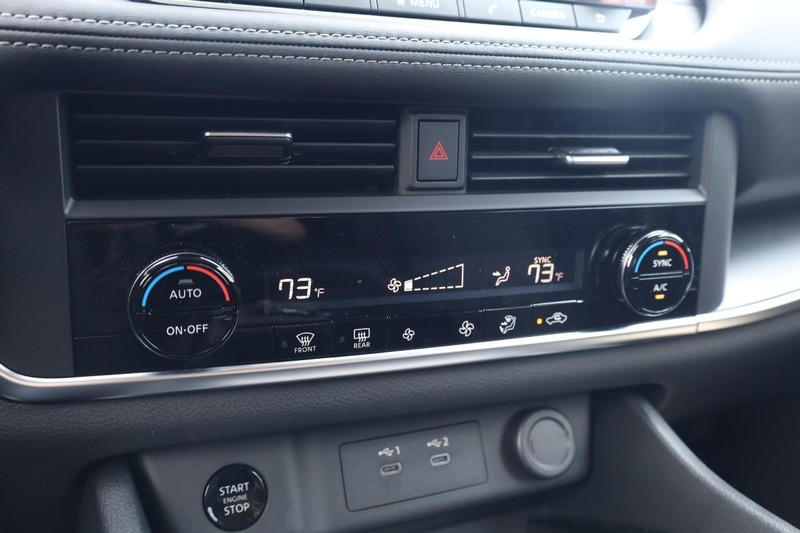 Nissan Rogue Vehicle Image 14