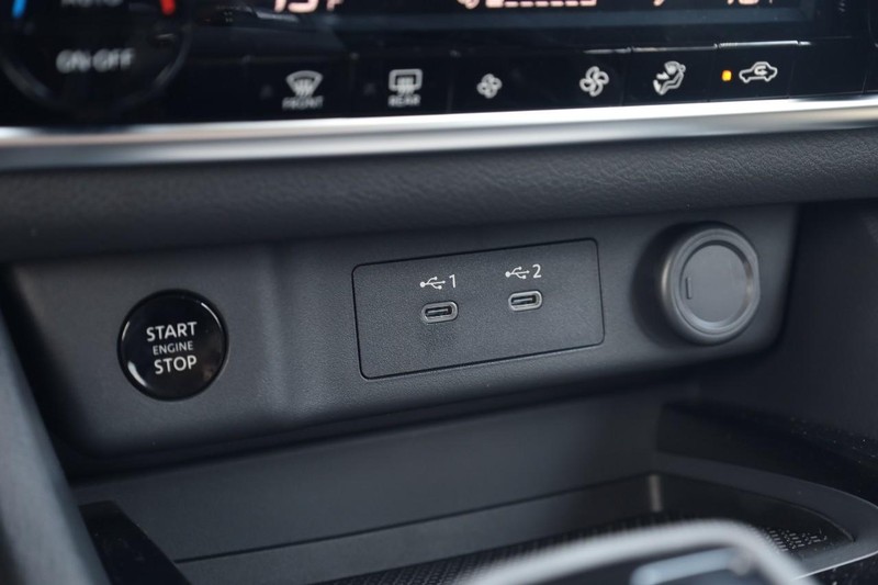 Nissan Rogue Vehicle Image 15