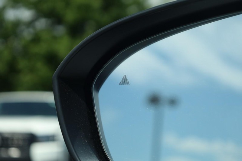 Nissan Rogue Vehicle Image 19