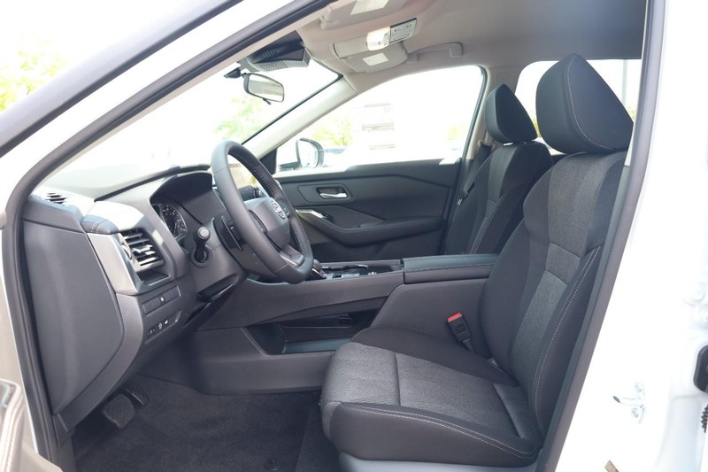Nissan Rogue Vehicle Image 20