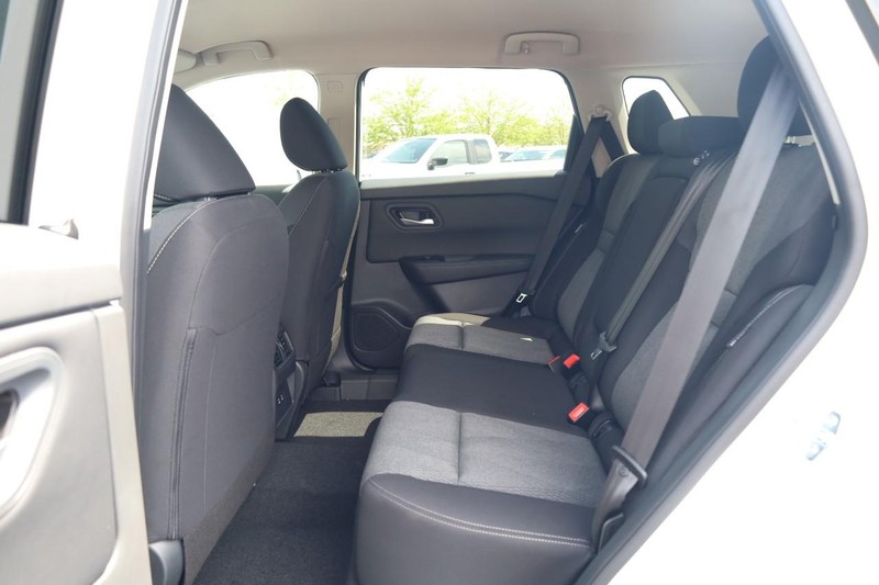 Nissan Rogue Vehicle Image 21