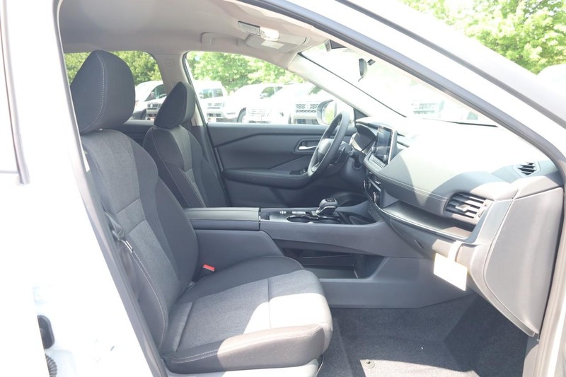 Nissan Rogue Vehicle Image 25