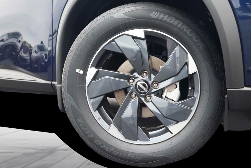 Nissan Rogue Vehicle Image 03