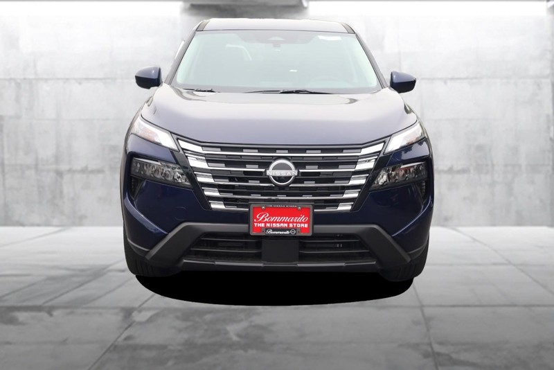 Nissan Rogue Vehicle Image 04