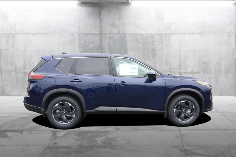Nissan Rogue Vehicle Image 05