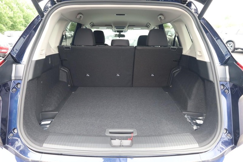 Nissan Rogue Vehicle Image 07