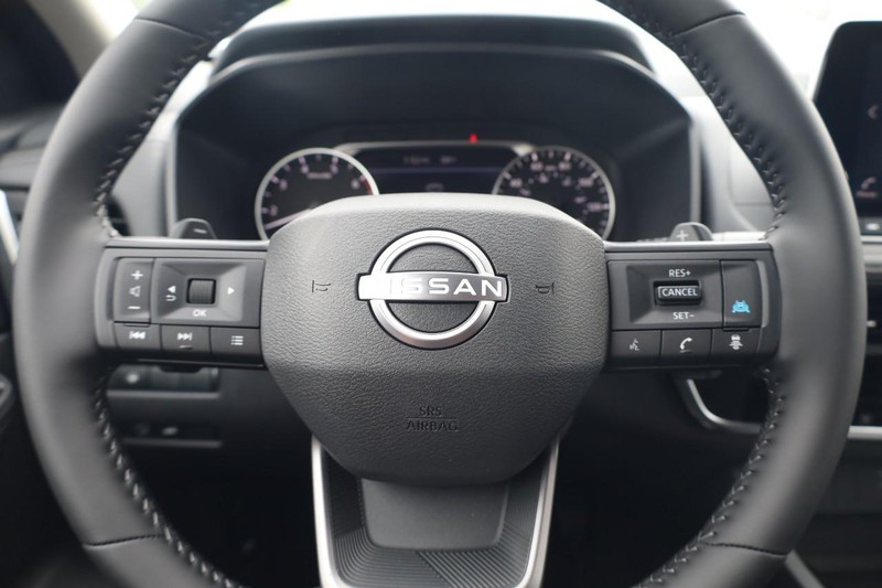 Nissan Rogue Vehicle Image 09