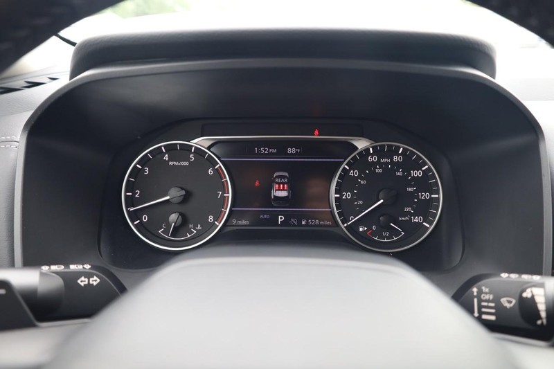 Nissan Rogue Vehicle Image 10