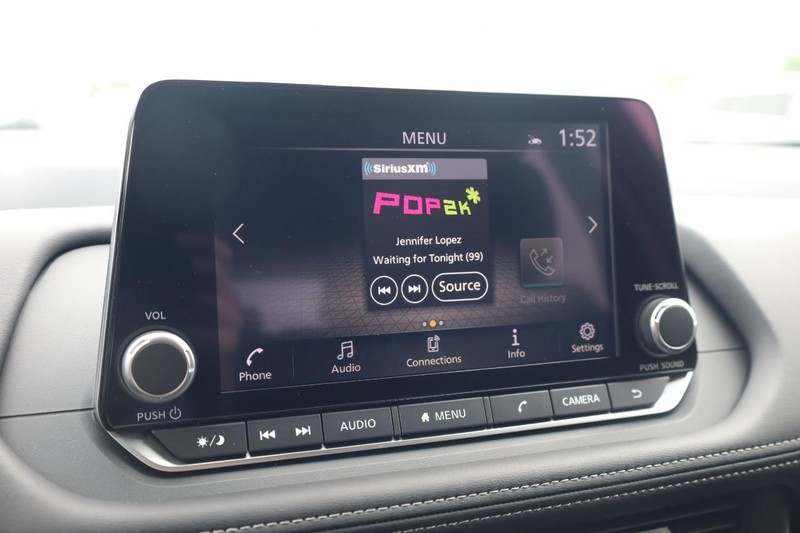 Nissan Rogue Vehicle Image 11