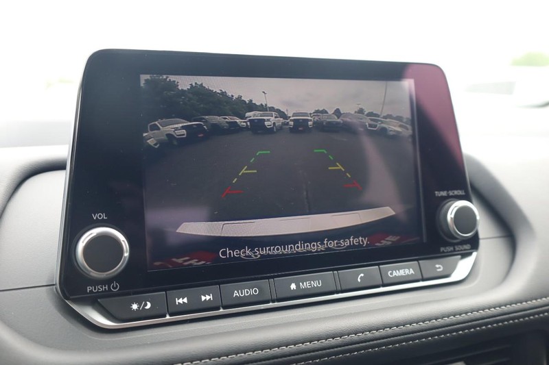 Nissan Rogue Vehicle Image 13