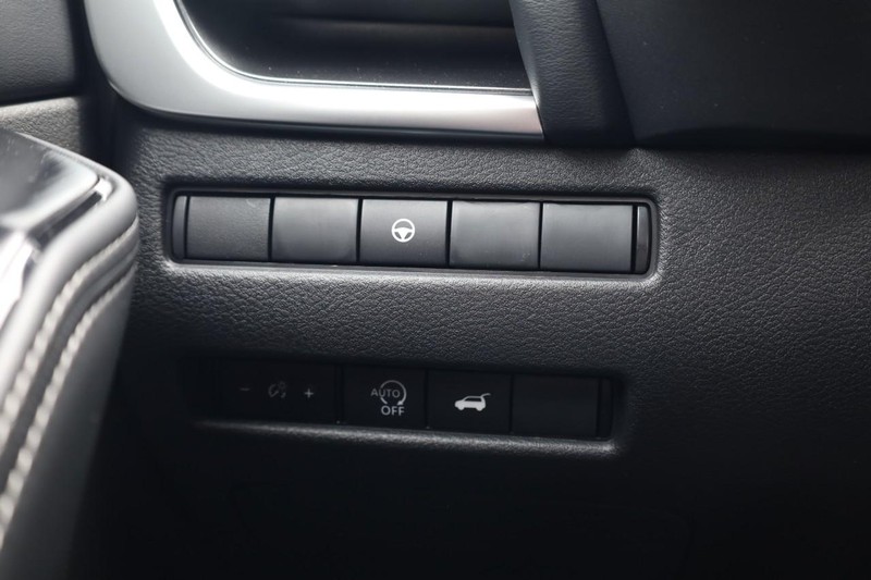 Nissan Rogue Vehicle Image 17