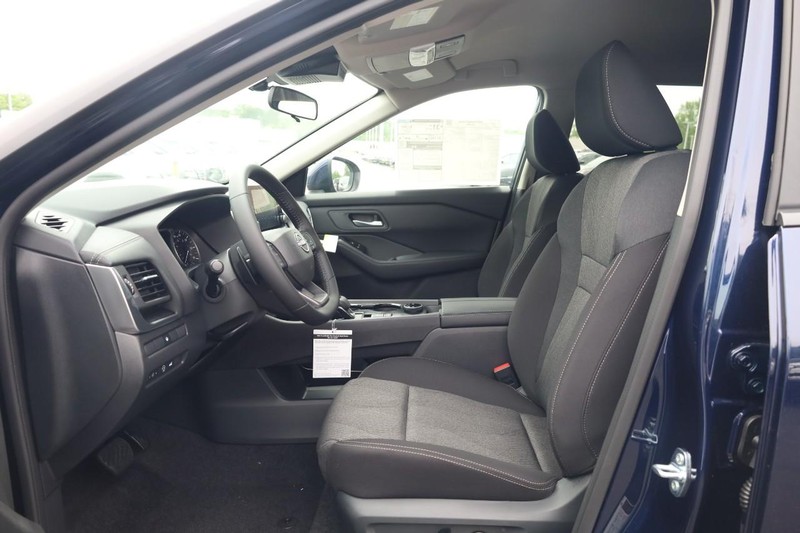 Nissan Rogue Vehicle Image 20