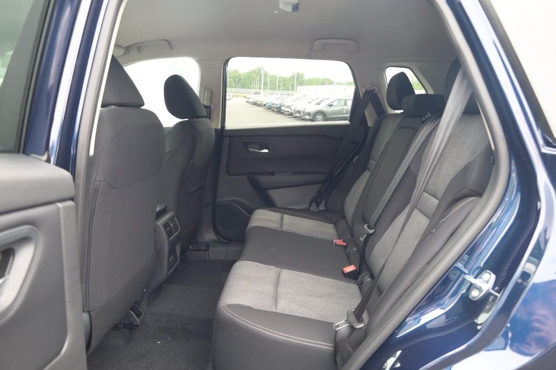 Nissan Rogue Vehicle Image 21