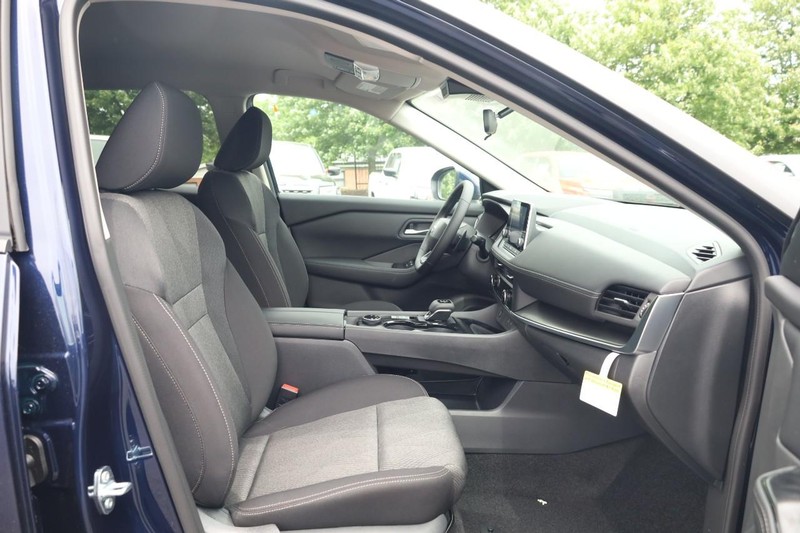 Nissan Rogue Vehicle Image 25