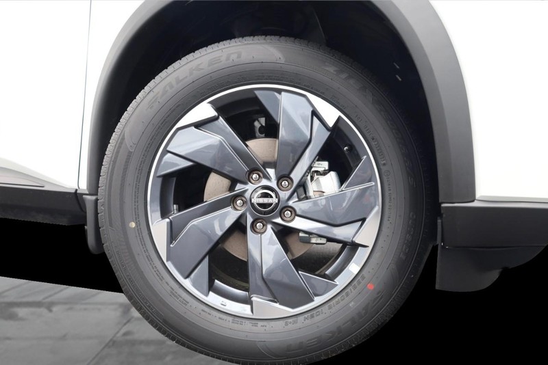 Nissan Rogue Vehicle Image 03