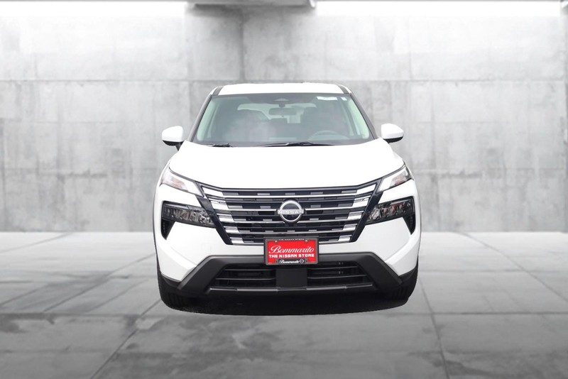 Nissan Rogue Vehicle Image 04