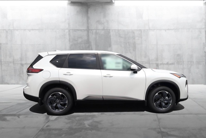 Nissan Rogue Vehicle Image 05