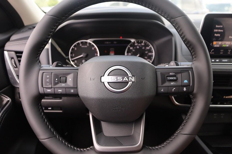 Nissan Rogue Vehicle Image 11