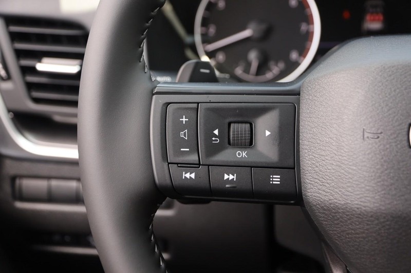 Nissan Rogue Vehicle Image 12