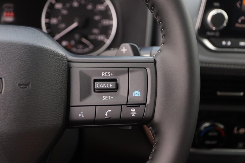 Nissan Rogue Vehicle Image 13
