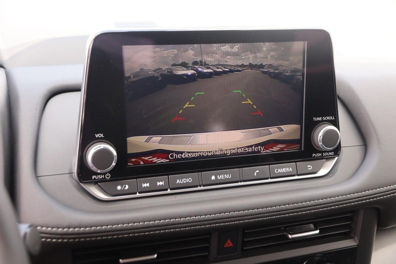 Nissan Rogue Vehicle Image 17