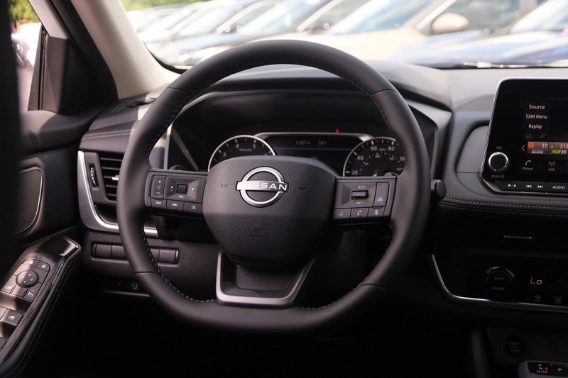 Nissan Rogue Vehicle Image 22