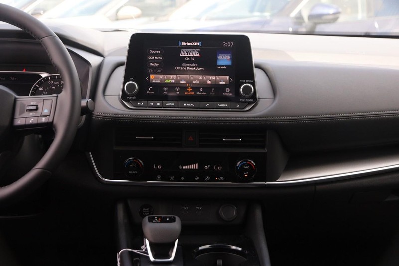 Nissan Rogue Vehicle Image 23