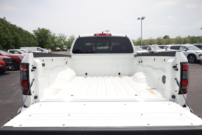 Nissan Frontier Vehicle Image 08