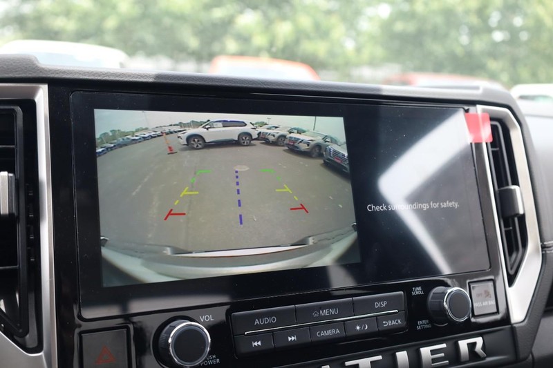 Nissan Frontier Vehicle Image 13