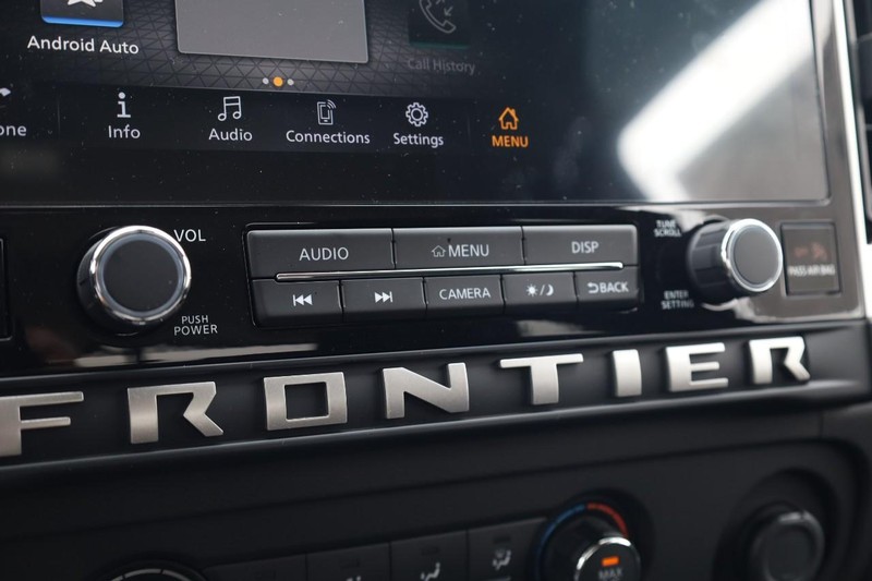 Nissan Frontier Vehicle Image 14