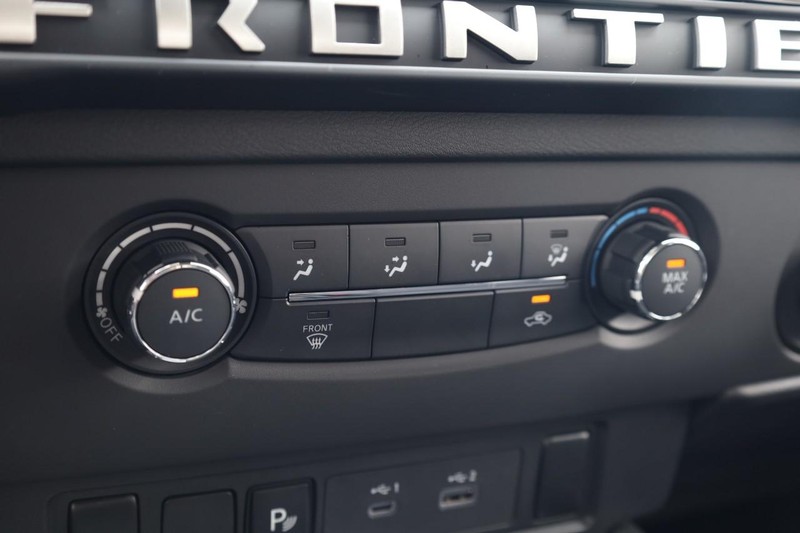 Nissan Frontier Vehicle Image 15