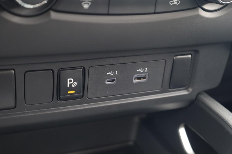 Nissan Frontier Vehicle Image 16