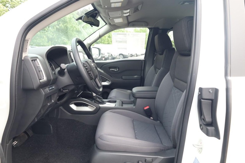 Nissan Frontier Vehicle Image 21