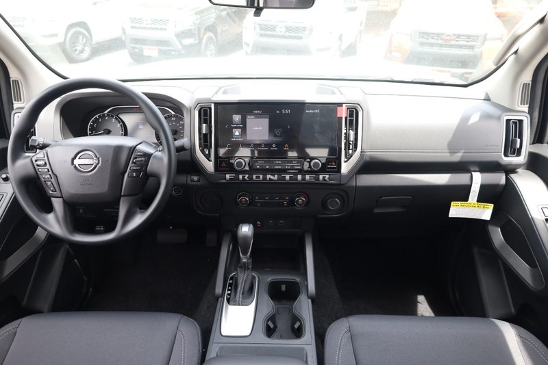 Nissan Frontier Vehicle Image 23