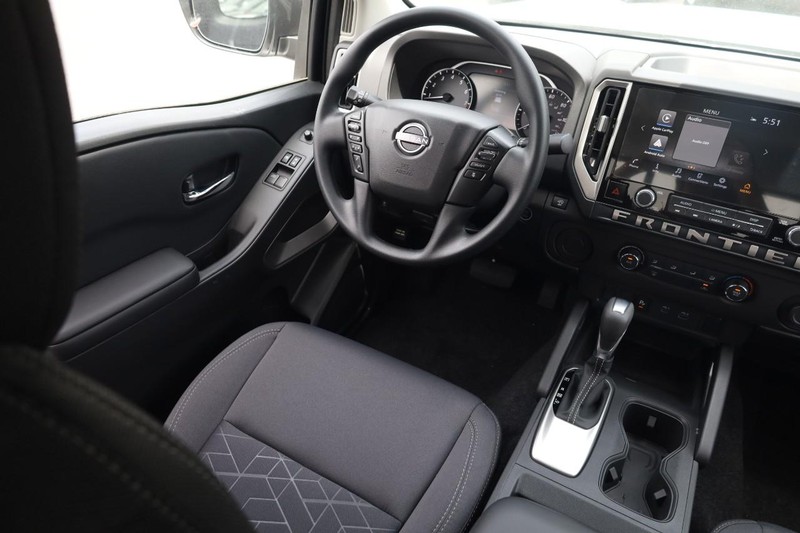 Nissan Frontier Vehicle Image 24