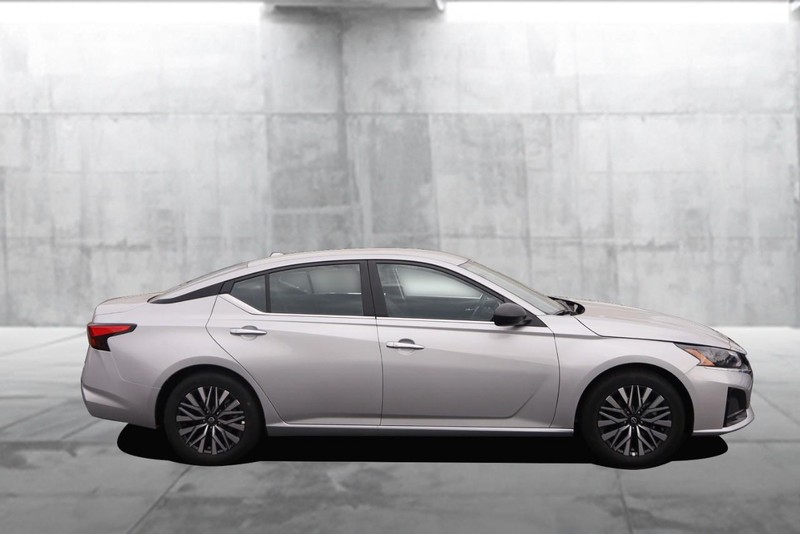 Nissan Altima Vehicle Image 05