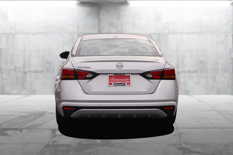 Nissan Altima Vehicle Image 06