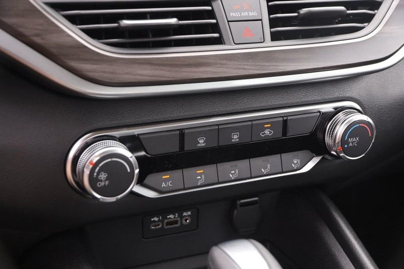 Nissan Altima Vehicle Image 17