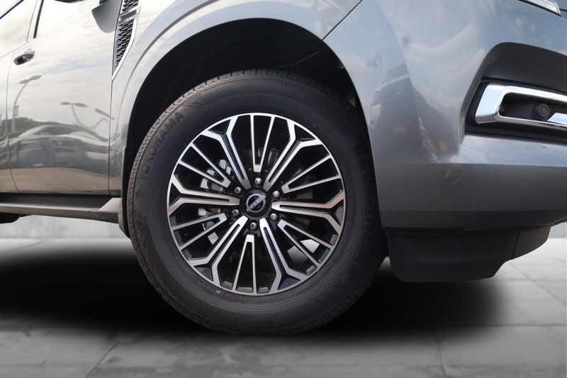Nissan Armada Vehicle Image 03